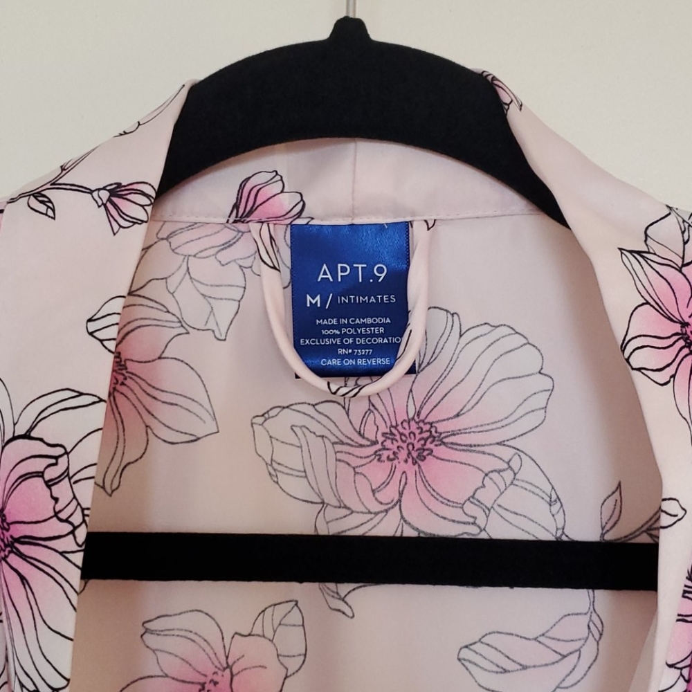Beautiful Robe - Picture 2 of 4